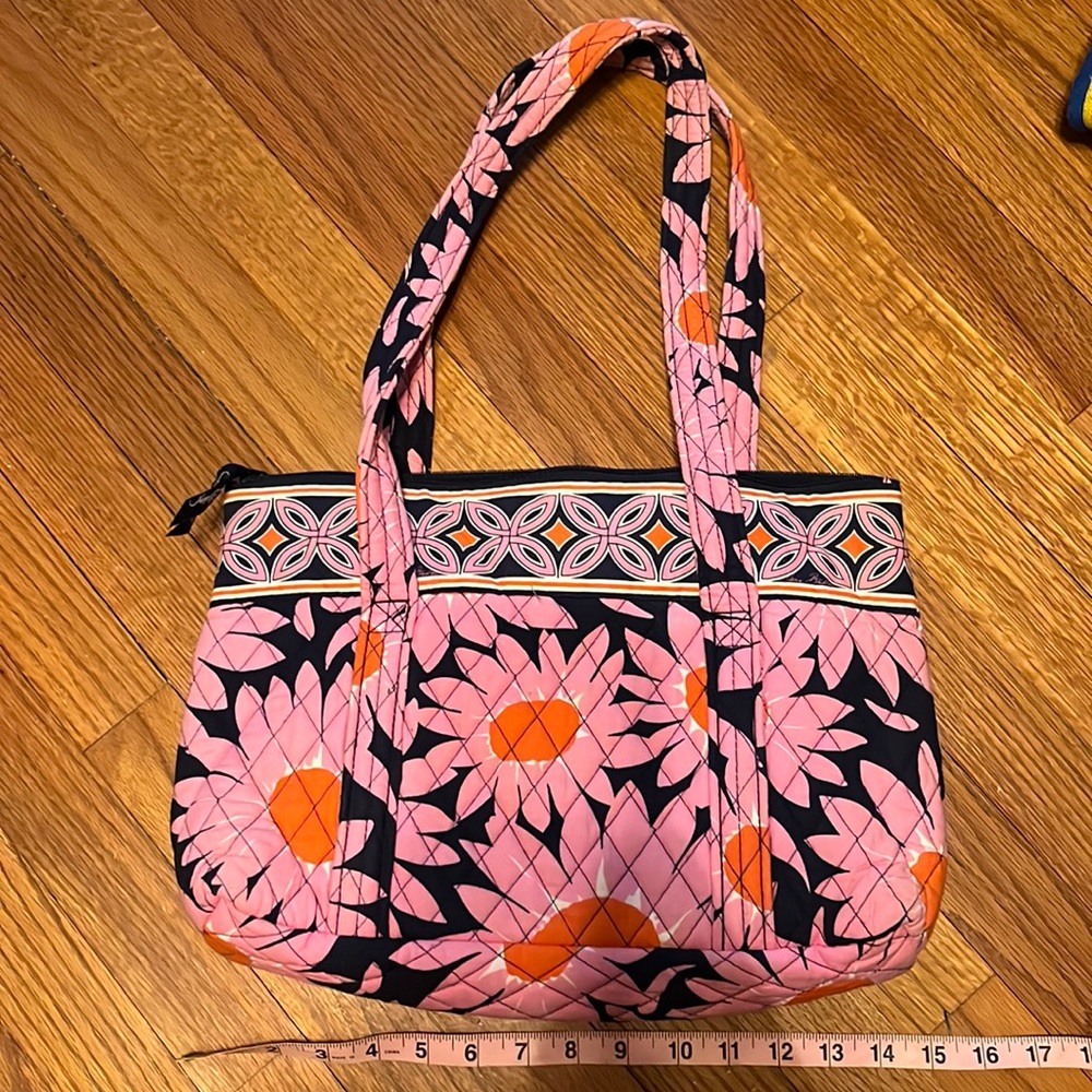 Like new, barely used, Vera Bradley bag!